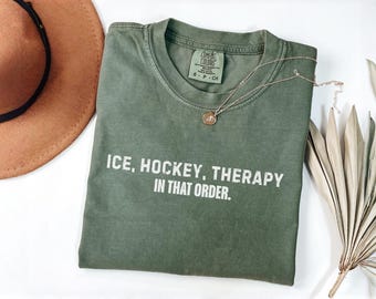 Chemise de hockey thérapeutique Comfort Colors®, t-shirt de glace amusant, cadeau pour un jour de match pour les amateurs de sport, haut thérapeutique de patinoire, équipement de chemise pour maman