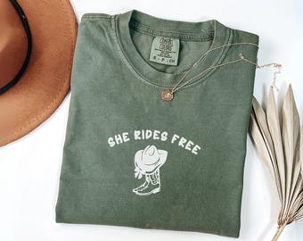Womens Western Cowgirl Shirt, Western Style, Cowgirl T-Shirt, Cowgirl Aesthetic, CowGirl Tee, Country Girl Shirt, Country Girl Tee