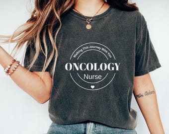 Chemise d'infirmière en oncologie, tshirt d'infirmière en oncologie, col rond d'infirmière en oncologie, cadeau de remise des diplômes ONC, chemise d'infirmière en cancérologie, infirmière en oncologie, t-shirt contre le cancer