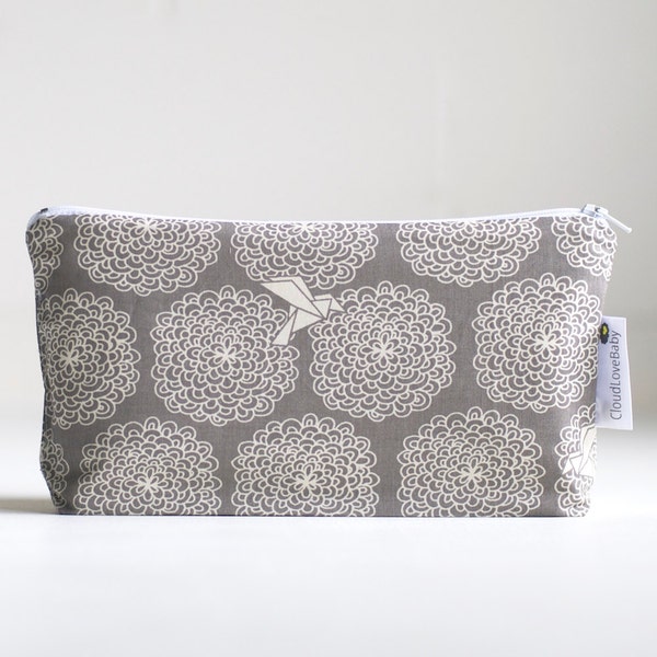 makeup bag. small. waterproof. cosmetic bag. organic cotton. grey. modern.