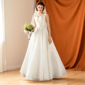 Simple A-Line Wedding Dress with Sweetheart Neckline, Elegant Bridal Gown, Sleeveless Formal Wedding Dress, Modern Wedding Dress.