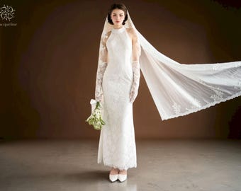 Vintage Halter Neck Lace Wedding Dress: Boho Bridal Gown