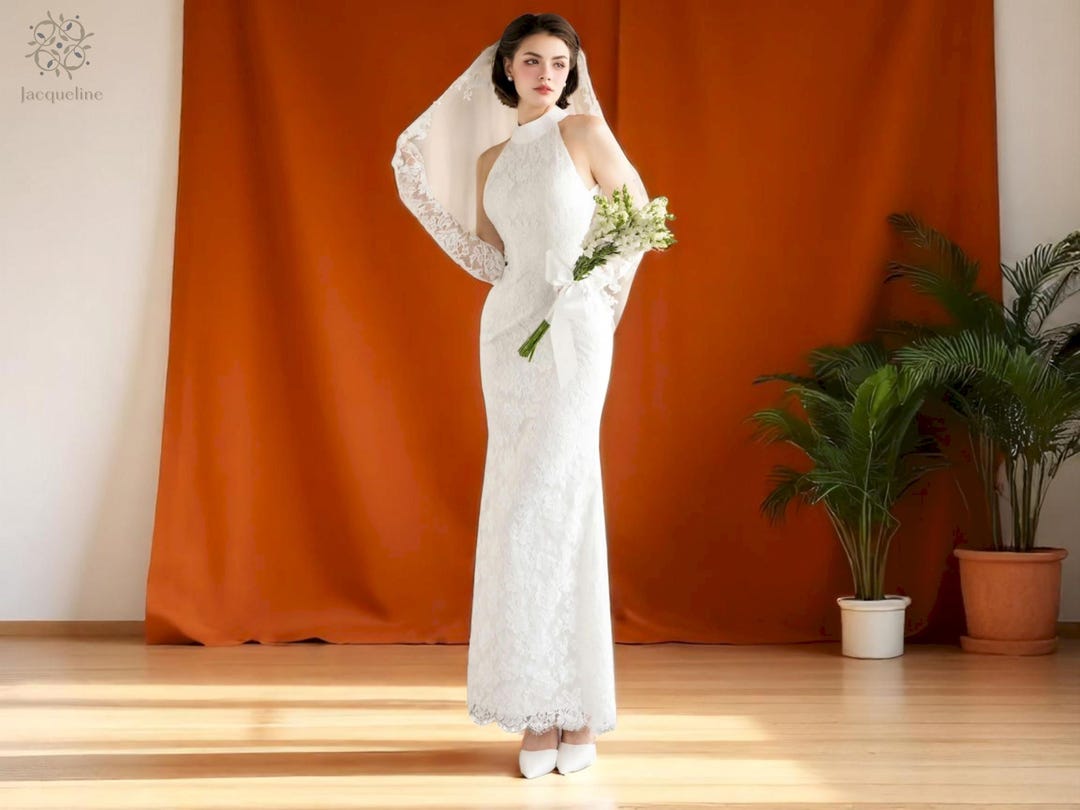 Vintage Halter Neck Lace Wedding Dress: Boho Bridal Gown