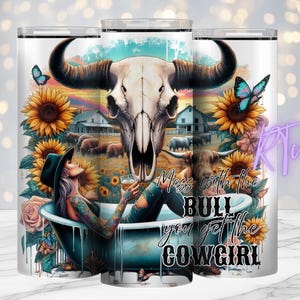 Cowgirl, Stierschädel, Highland Kuh, 20 Unzen Design PNG, Digital, Tattoo Girl, Sublimationsdruck, Bestseller, Sonnenuntergang, Rhiannon Thatcher