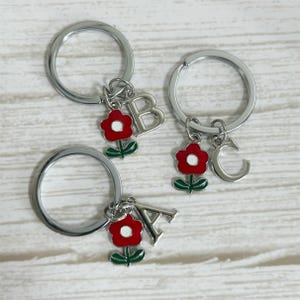 Custom Flower Initial Keychain – Personalized Letter Keyring, Cute Red Blossom Charm, Gift for Her, Minimalist Bag Accessory,Christmas Gift