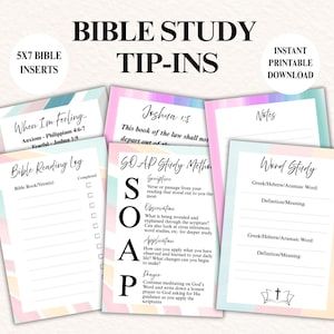 Puede incluir: Un conjunto de insertos imprimibles para el estudio de la Biblia con fondos de acuarela pastel. Los insertos incluyen indicaciones para llevar un diario, como registros de lectura bíblica, métodos de estudio SOAP y estudios de palabras. El texto incluye "Bible Study Tip-Ins" y "Instant Printable Download".