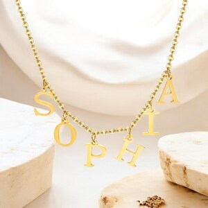 Collar con inicial personalizado para mujer, colgante con nombre y letra personalizados, joyería de acero inoxidable, regalo perfecto para mamá y hermana.