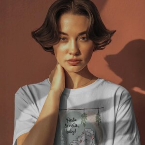 Camiseta divertida de pasta con gato, camiseta unisex con dibujo de gato chef en tazón de espagueti, camiseta gráfica con vibraciones de cocina italiana | Camiseta de bebé Pasta la Vista