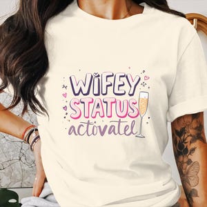 妻のステータスがアクティブ化されたTシャツ、彼女への婚約ギフト、未来の奥さんシャツ、花嫁になるTシャツ、女性のためのかわいい婚約シャツ