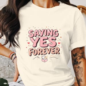 永遠にイエスと言う婚約レディースTシャツ、かわいい婚約ギフト、未来のミセスシャツ、花嫁になるTシャツ、婚約AFトップ、ブライダルシャワーギフト