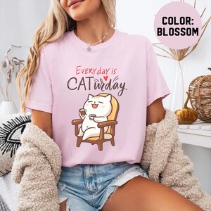 Funny Cat T-Shirt – Everyday is CATurday Shirt – Lazy Cat Lover Gift – Cute Cartoon Cat Tee for Men & Women