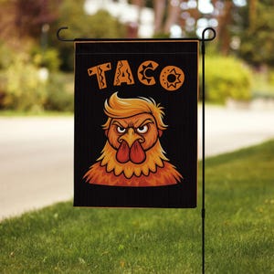 Bandera de jardín de pollo TACO: divertida pancarta de sátira política con un pájaro de dibujos animados enojado, decoración negra atrevida y humorística para protestas o actividades al aire libre.