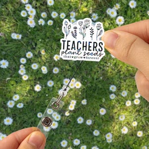 Bobine d'insigne de graines de plantes pour enseignants, support floral pour carte d'identité d'enseignant, cadeau inspirant pour les enseignants, clip rétractable pour l'école ou le bureau