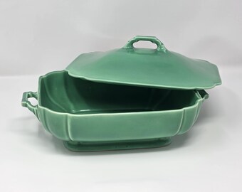 Homer Laughlin Vintage 1940s Riviera Lidded Green Casserole Dish RARE (eye catching!)