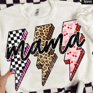Trendy Mama PNG, Leopard Checker Cherry Letters Sublimation, Blitz PNG, niedliches Retro Mom Shirt Design