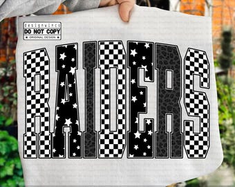 レイダース PNG、レトロなチェッカーボードのヒョウ柄スター文字、スクールスピリットゲームデーシャツデザイン、バーシティマスコット昇華PNG、チームプライドPNG