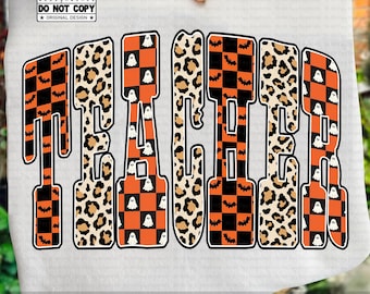 Halloween-Lehrer PNG, gruselige Leopard-Karobuchstaben, Orange-Schwarz-Fledermaus-Geist-Muster, Lehrer-Shirt-Sublimationsdesign PNG