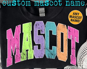 Aangepaste mascotte png, gepersonaliseerde sublimatie teamnaam, retro grunge regenboog varsityletters png, shirtontwerp schoolgeest, digitale download