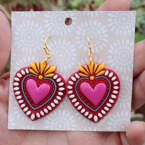 Corazon dangle earrings. Handmade polymer clay heart dangle earrings. cbjbylorena