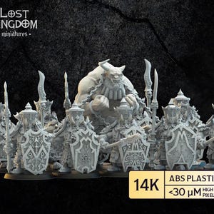 Könnte beinhalten: Eine Sammlung detaillierter Fantasy-Miniaturen, darunter Krieger mit Schilden und Waffen sowie eine große Kreatur. Die Figuren sind hellgrau. Das Bild enthält das Logo von Lost Kingdom miniatures und Text wie "14K" und "ABS PLASTIC LIKE".
