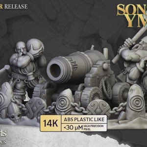 Puede incluir: Una detallada escena en miniatura gris con figuras de enanos, un cañón y elementos decorativos. El texto "SONS OF YMIR" se muestra en la parte superior, con "NOVEMBER RELEASE" encima de la escena. La imagen también incluye el texto "14K" y "ABS PLASTIC LIKE <30 μM HIGH PRECISION PIXEL".