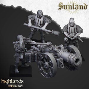 Puede incluir: Un cañón de metal gris con dos ruedas y una tripulación de tres figuras. El cañón está decorado con un diseño de calavera y huesos cruzados. Las figuras visten ropa medieval y sostienen armas. El texto "Sunland" es visible en el fondo.