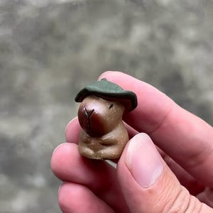 Malutka figurka kapibary w glinie Zisha, ręcznie robiona na biurko i stolik do herbaty