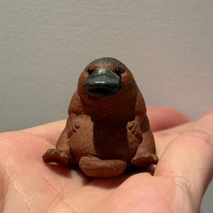 Petit animal de compagnie ornithorynque en argile Zisha, mini figurine faite main pour bureau et table à thé