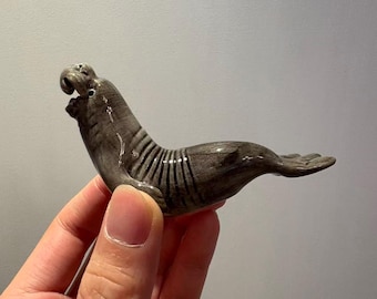 Handgefertigte Keramik Walross Figur - Grau glasierte Keramik Tierskulptur, Mini Ocean Wildlife Decor