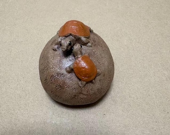Miniatura de tartaruga Zisha feita à mão em argila Yixing, ornamento de pedra zen.