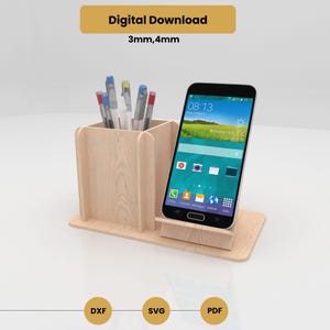 May include: A light wood desk organiser with a phone stand and pen holder. The phone displays a weather app. The organiser holds several pens and pencils. The text "Digital Download" and "3mm, 4mm" are visible.