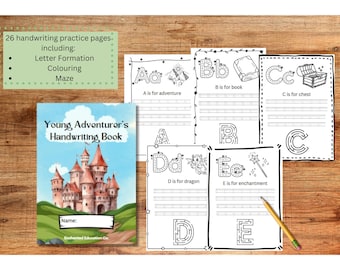 Op de afbeelding: Een kleurrijke boekomslag met een kasteel-illustratie en de titel "Young Adventurer's Handwriting Book". Het boek bevat 26 schrijf oefenpagina's met lettervorming, kleurplaten en doolhof activiteiten. De pagina's tonen hoofdletters en kleine letters met illustraties en woorden.