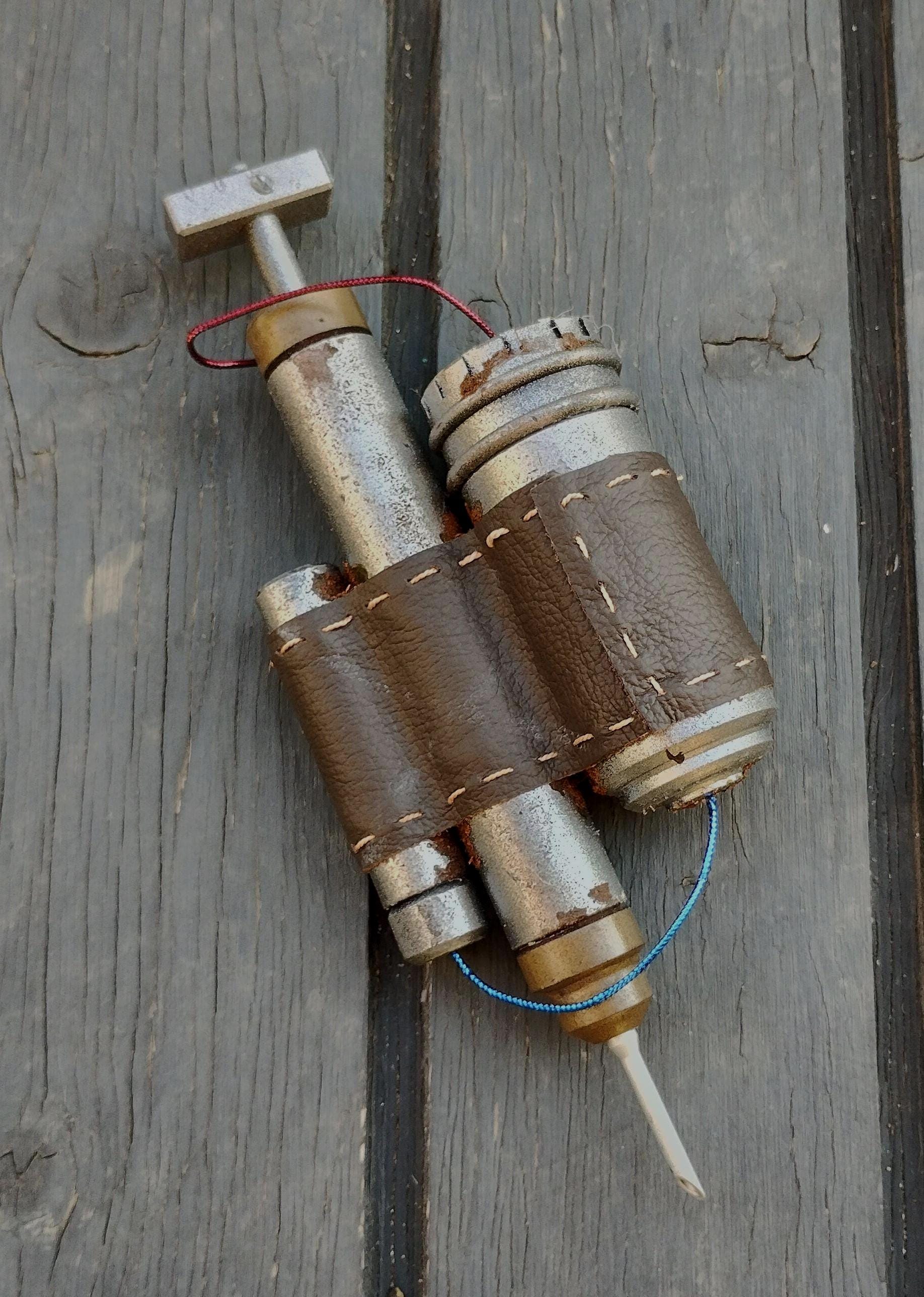 Wasteland Psycho Replica, Post-Apocalyptic Cosplay Prop, Wasteland Survival, Gamer Collectible, Wasteland fans, Angry juice, The big red one