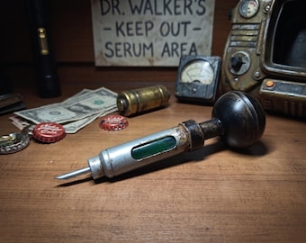 Mysterious serum Replica – Post-Apocalyptic Cosplay Prop, Wasteland Survival, Gamer Collectible, Wasteland fans, game artifact