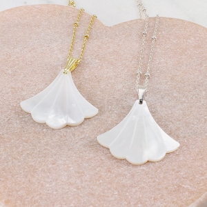 Natural Mother of Pearl Carved Fan necklace, art deco inspired fan pendant necklace, art deco jewelry, scalloped MOP necklace, gift for her