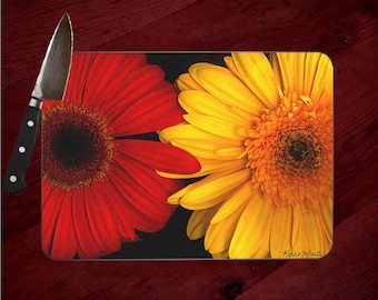Gift cutting board Wooden kitchen board Board with daisies Cutting board Daisies Family gifts Gift for home Home board Wooden board