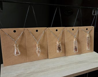 Collares con frascos de muda de tarántula - Joyería gótica y decoración alternativa