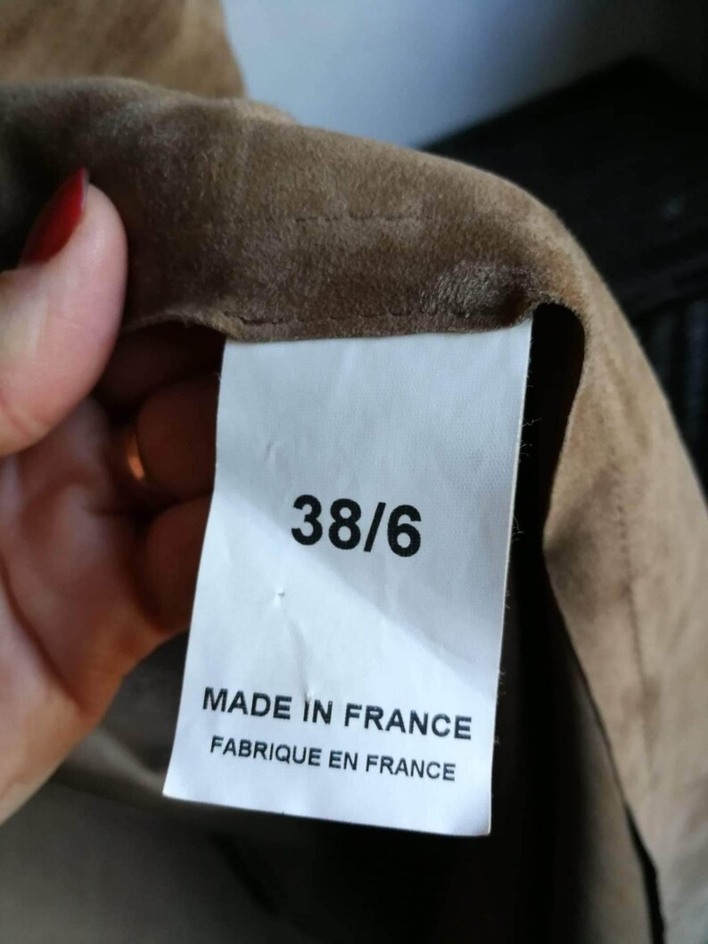 May include: A white tag with black text that reads "38/6 Made in France Fabrique en France".