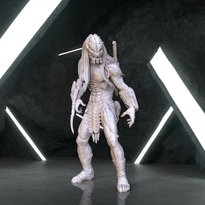 Peut inclure: Une figurine en plastique blanche et détaillée d'un Predator, un chasseur extraterrestre fictif, avec de longs cheveux tressés, une arme et une expression menaçante. La figurine est debout sur une surface grise avec des lumières blanches en arrière-plan.