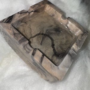 Handmade Resin Ashtray Bundle – Set of 8 (Assorted Colors)