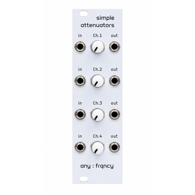 Pode incluir: Um painel de sintetizador modular branco com a etiqueta simple attenuators e any : frqncy. Possui quatro canais, cada um com um jack de entrada, um jack de sa&iacute;da e um bot&atilde;o rotativo branco com uma linha preta para controle.