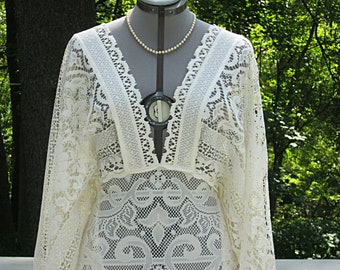 Petite hippie vintage en dentelle ivoire, gitane, plage, robe de mariée bohème, laçage corset, bas du dos, corsage en V profond, séance photo
