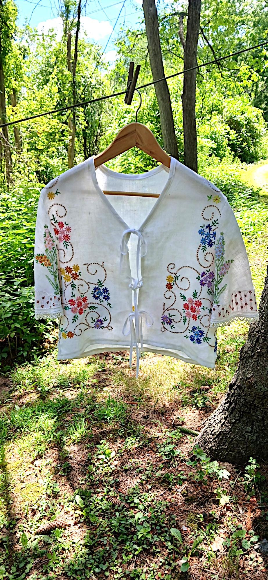 Tablecloth blouse, tablecloth top, tie front, embroidered blouse, upcycled vintage linen, sustainable clothes, slow fashion, XS-S