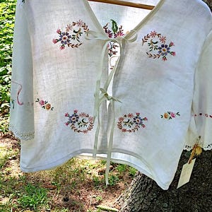 Tablecloth blouse, tablecloth top, tie front, embroidered blouse, upcycled vintage linen, sustainable clothes, slow fashion, XS-S
