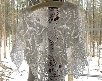 XS-S white shabby lace shawl, wedding shawl, crocheted lace shawl, vintage, crochet shawl, capelet, boho bridal shawl, festival cape