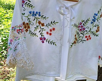 XS-S Tablecloth blouse, tablecloth top, tie front, embroidered blouse, upcycled vintage linen, sustainable clothes, slow fashion