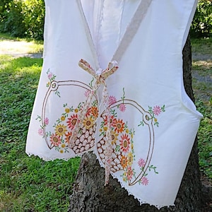 S-M sleeveless top, vest, upcycled vintage linen top, tablecloth top, tablecloth blouse, embroidered blouse, sustainable, slow fashion