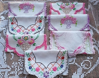 Medium vintage embroidered linen pouch for gifts, jewelry, keepsakes, sachets and potpourri