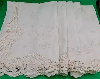 Lenzuolo in cotone bianco vintage con squisita rifinitura in pizzo fatto a mano – 82" x 98" (208x250 cm)