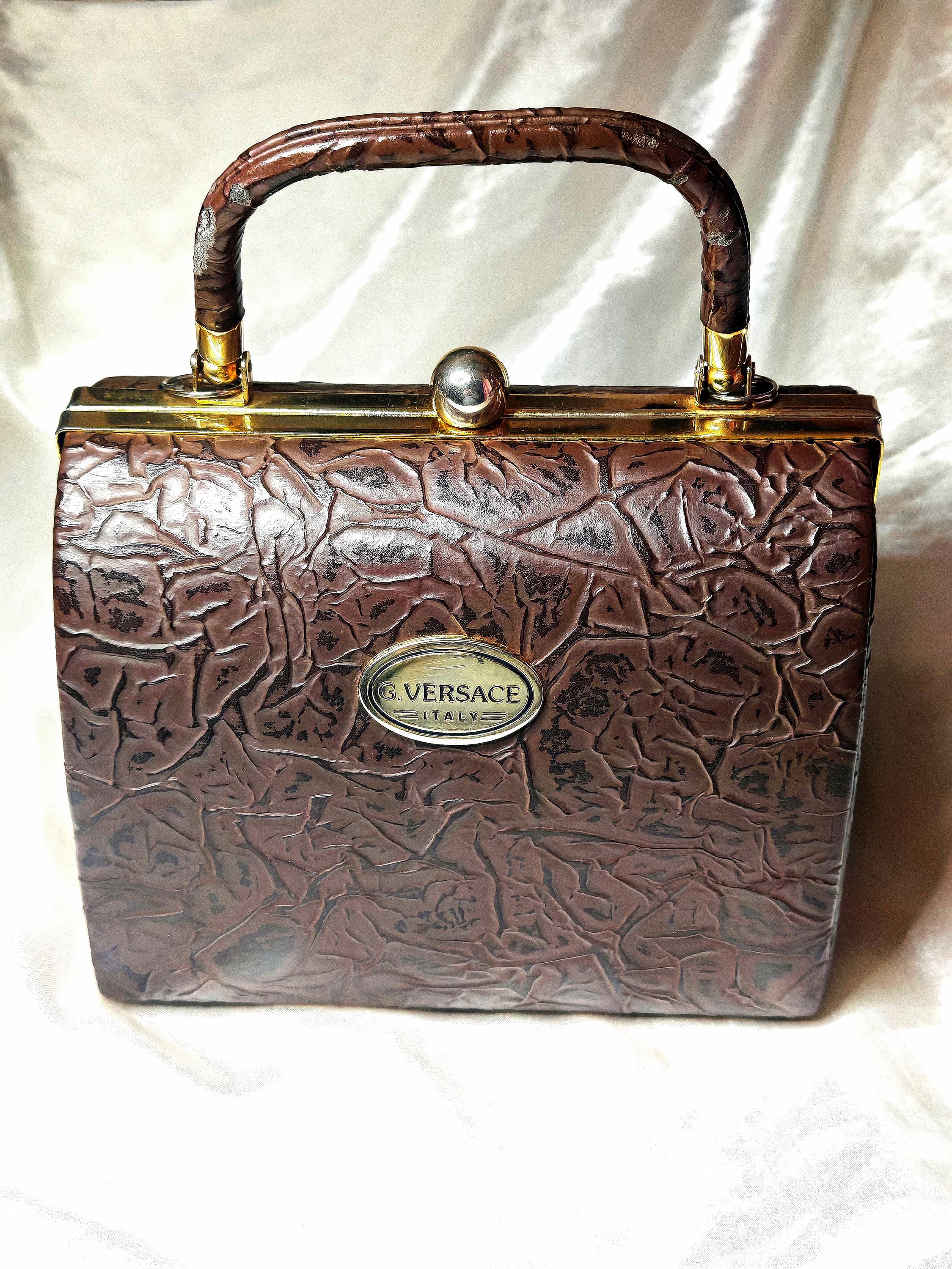 美品　GIANNI VERSACE　ハンドバッグ　メデューサコイン　ヴィンテージ ヴィンテージのバッグはいかがですか？【GIANNI VERSACE